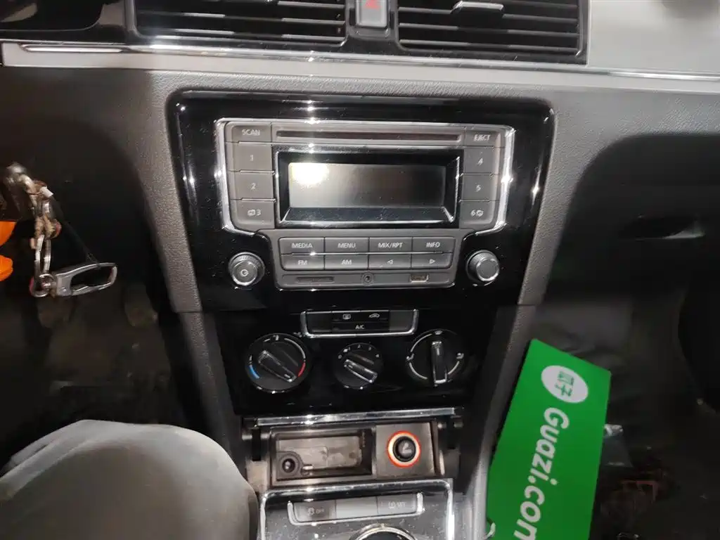 Volkswagen Bora 2014 1.6L Manual Comfort Edition фото 9
