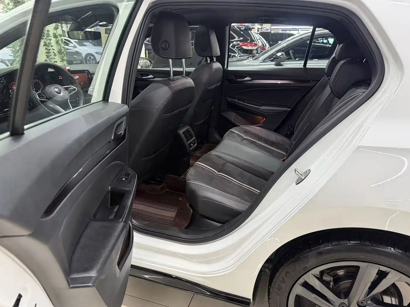 Фото 8 - Volkswagen Golf