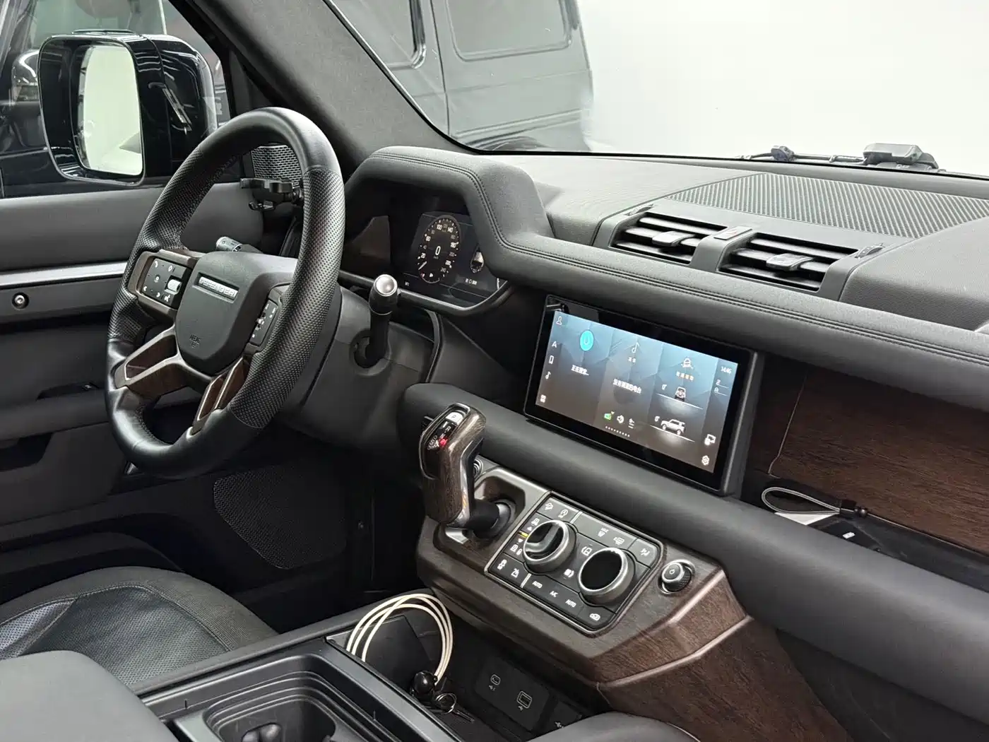 Land Rover Defender 2021 110 P400 X фото 10
