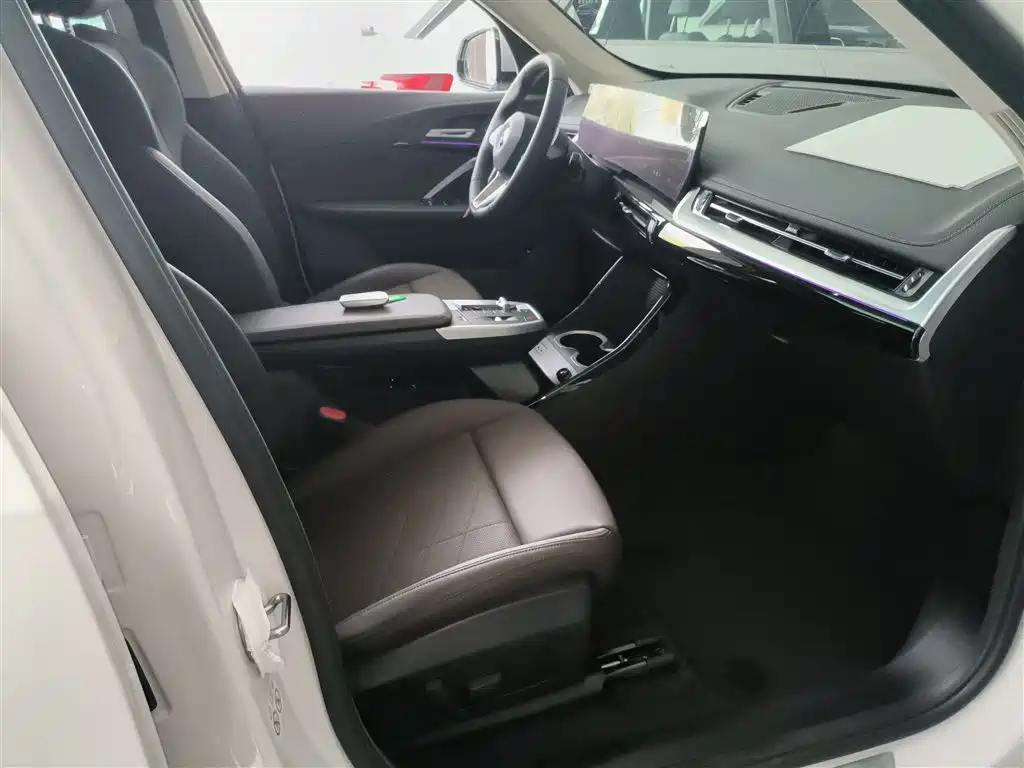 BMW iX1 2023 eDrive25L X Design Package фото 25