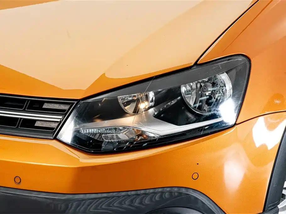 Volkswagen Polo 2016 1.6L Cross Polo Automatic фото 4