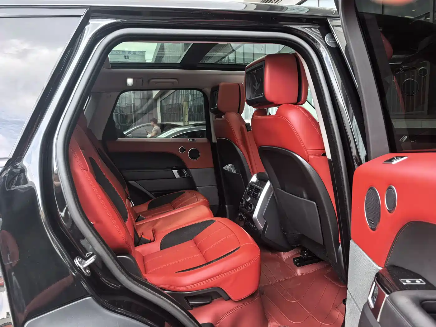 Land Rover Range Rover Sport 2022 3.0 L6 Gloss Black Edition фото 22