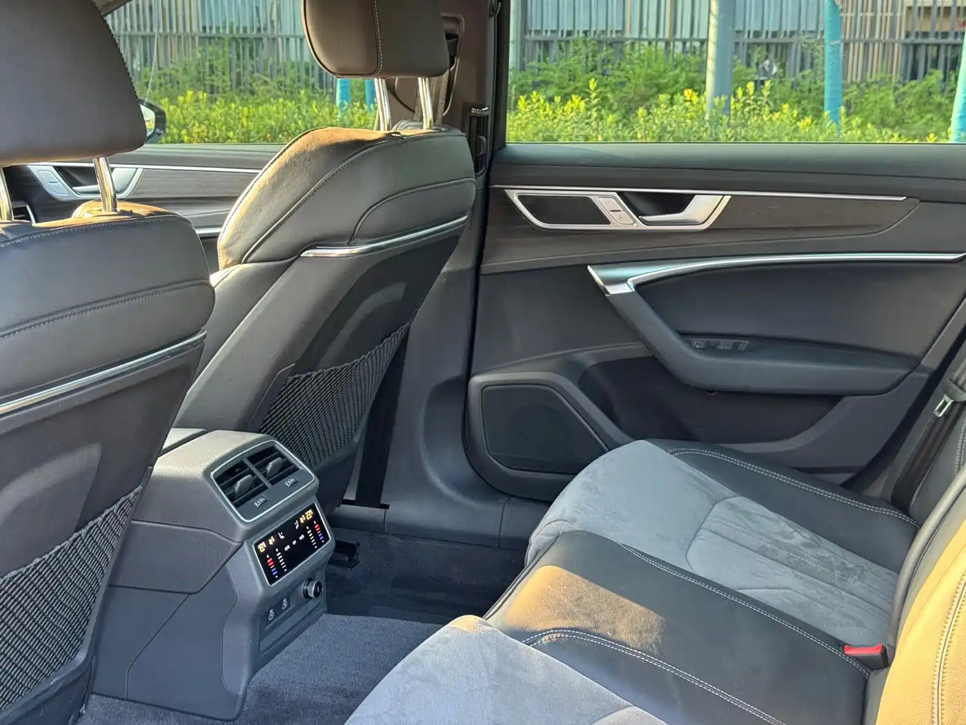 Фото 5 - Audi A6L