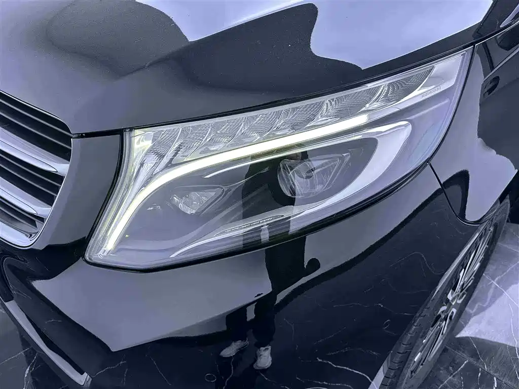 Mercedes-Benz V-Class 2017 Model V 260 Premium Edition фото 19