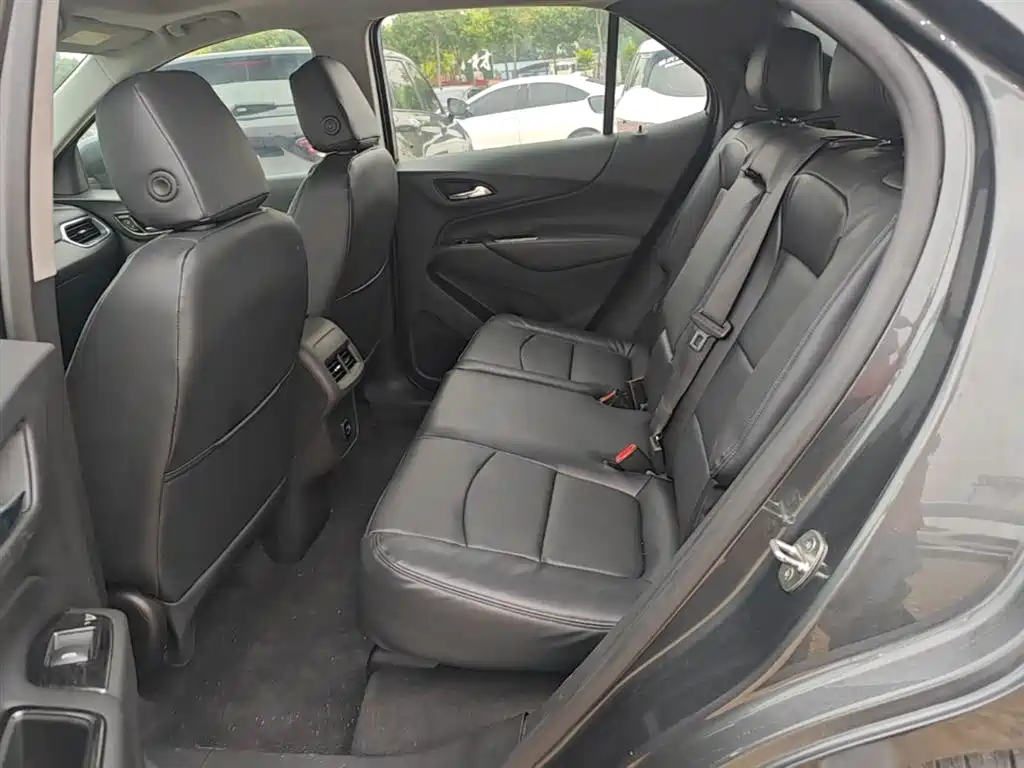 Chevrolet Equinox 2018 535T Automatic Galloping Edition фото 17