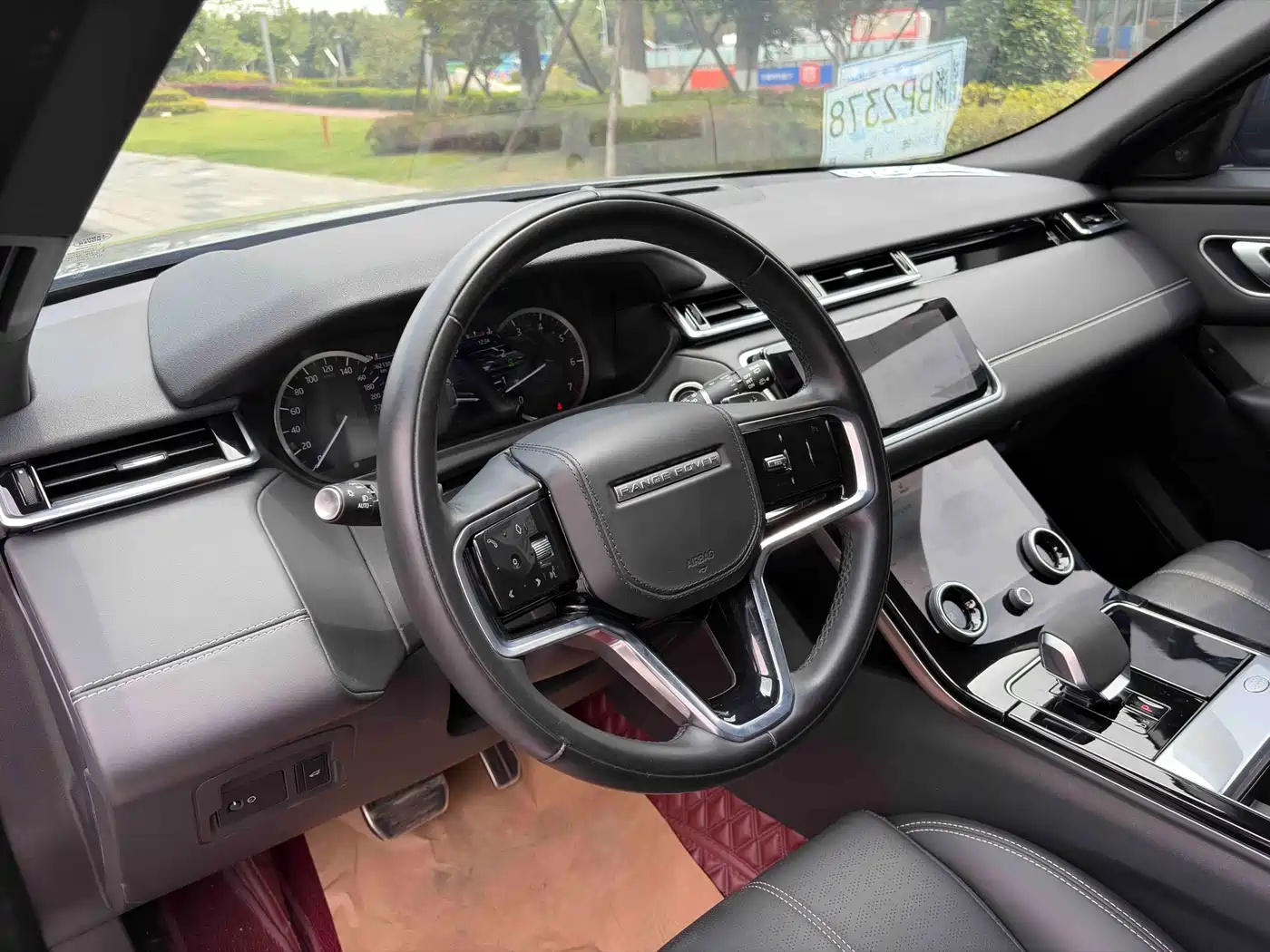 Land Rover Range Rover Velar 2023 250PS Gloss Black Collector's Edition фото 9
