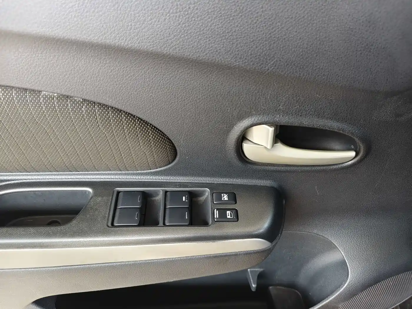 Venucia R50X 2014 2013 1.6L Automatic