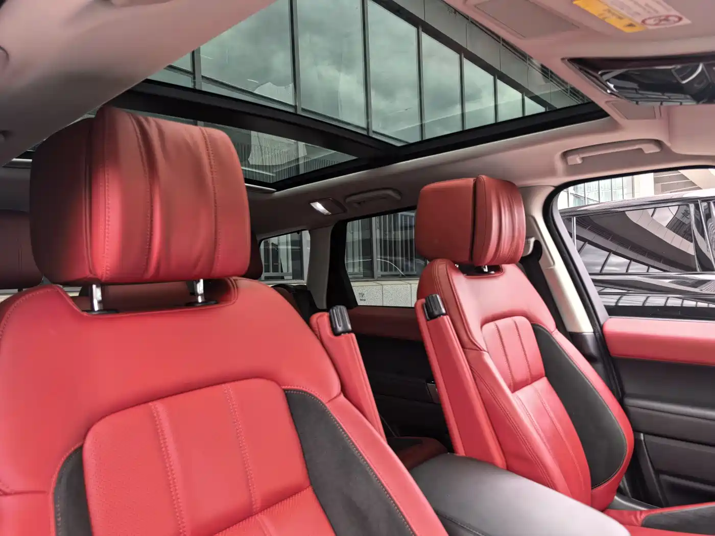 Land Rover Range Rover Sport 2022 3.0 L6 Gloss Black Edition фото 16