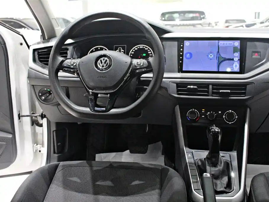 VOLKSWAGEN POLO