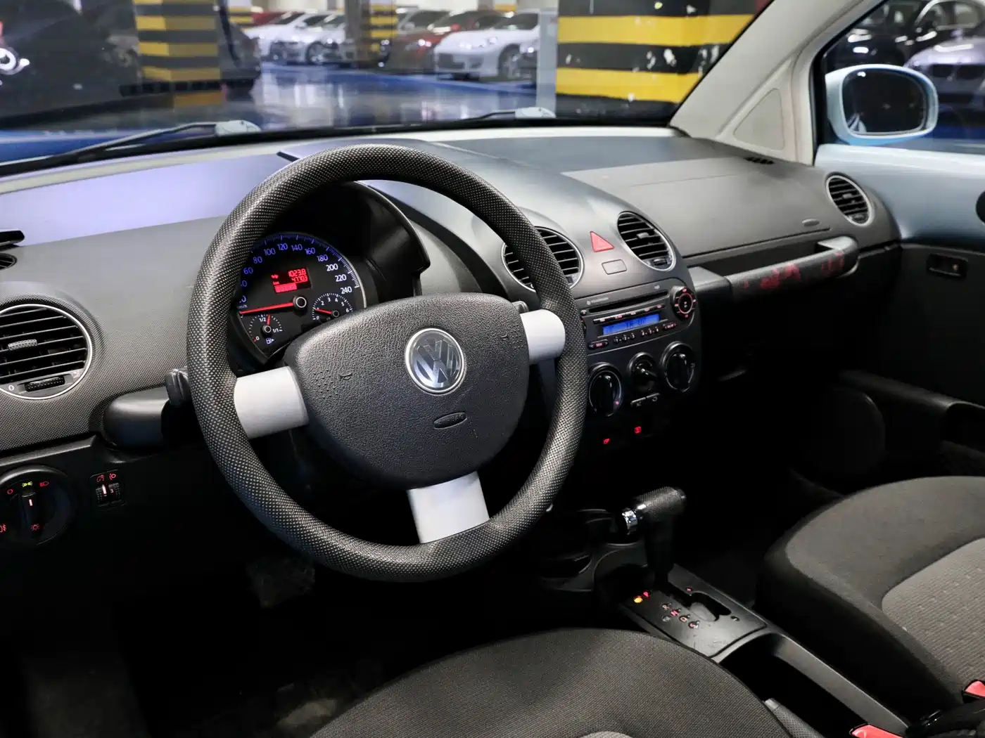Volkswagen Beetle 2010 Model 1.6 AT фото 11