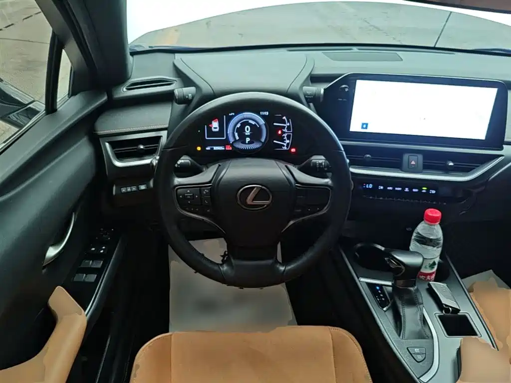 Lexus UX 2022 260h Explore Edition фото 11