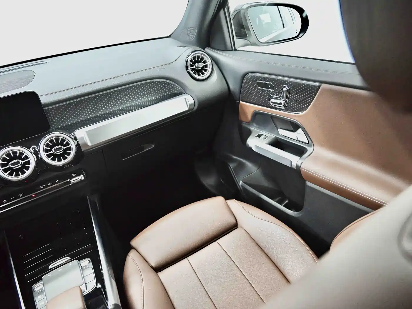 Mercedes-Benz GLB 2024 Facelift GLB 220 Style фото 30