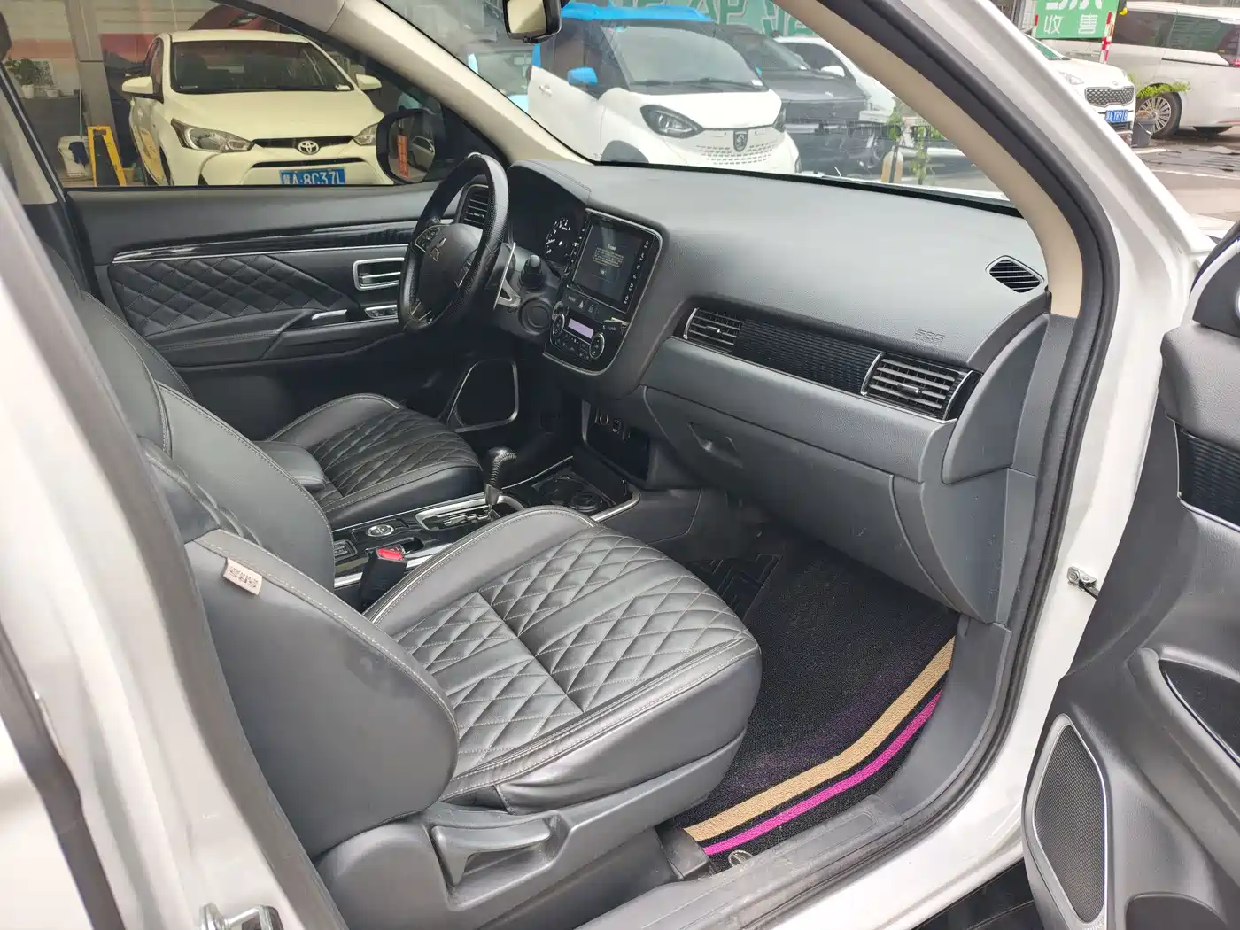 Mitsubishi Outlander 2023 2021 2.4L 4WD Premium Edition 5-seater