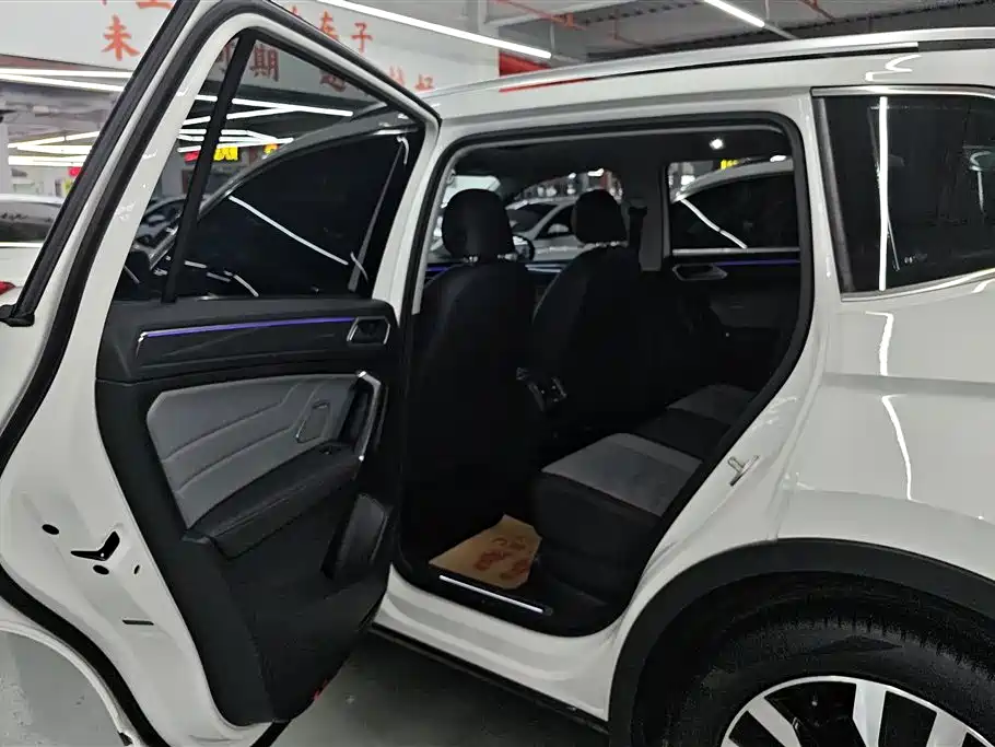 Volkswagen Tiguan L 2022 330TSI Automatic 2WD R-Line Flagship Edition фото 11