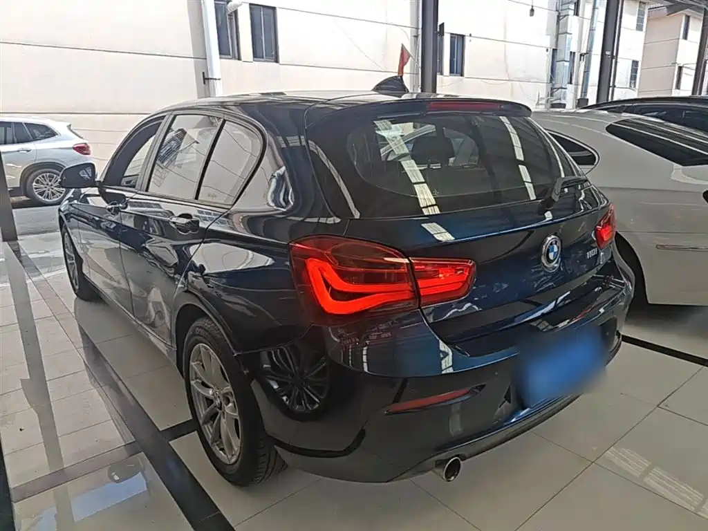 BMW 1 Series (Import) 2016 118i Leading фото 5