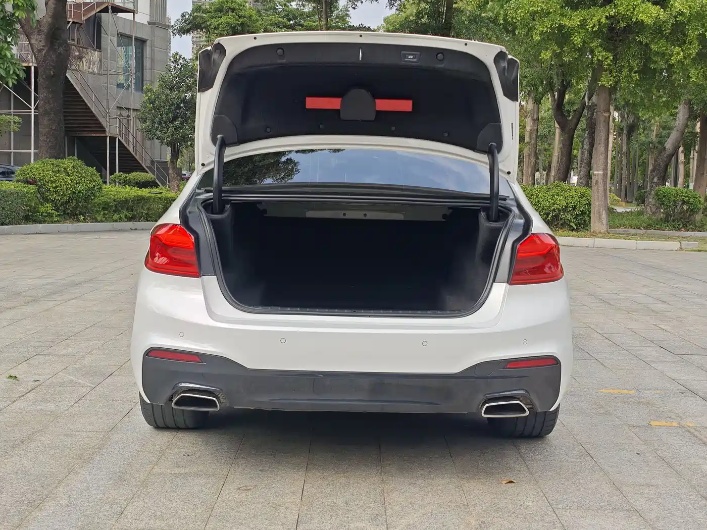 BMW 5 Series 2019 530Li Leading M Sport Package фото 24