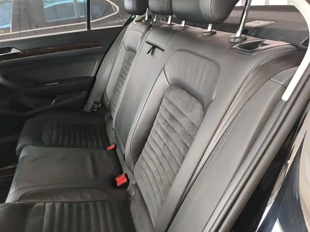 Volkswagen Magotan 2017 330TSI DSG Luxury фото 17