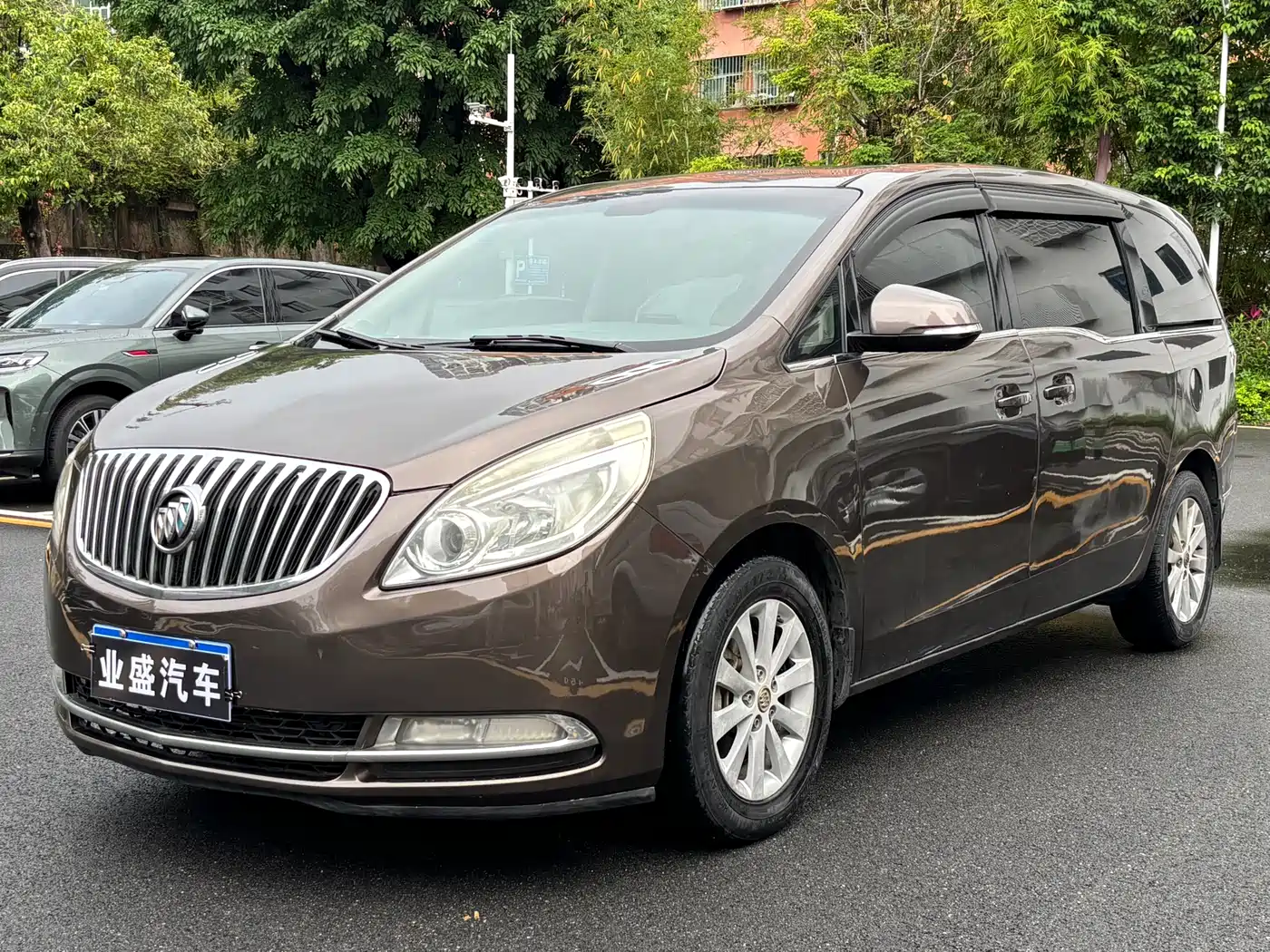 Buick GL8 2011 2.4L CT Luxury Business Comfort Edition