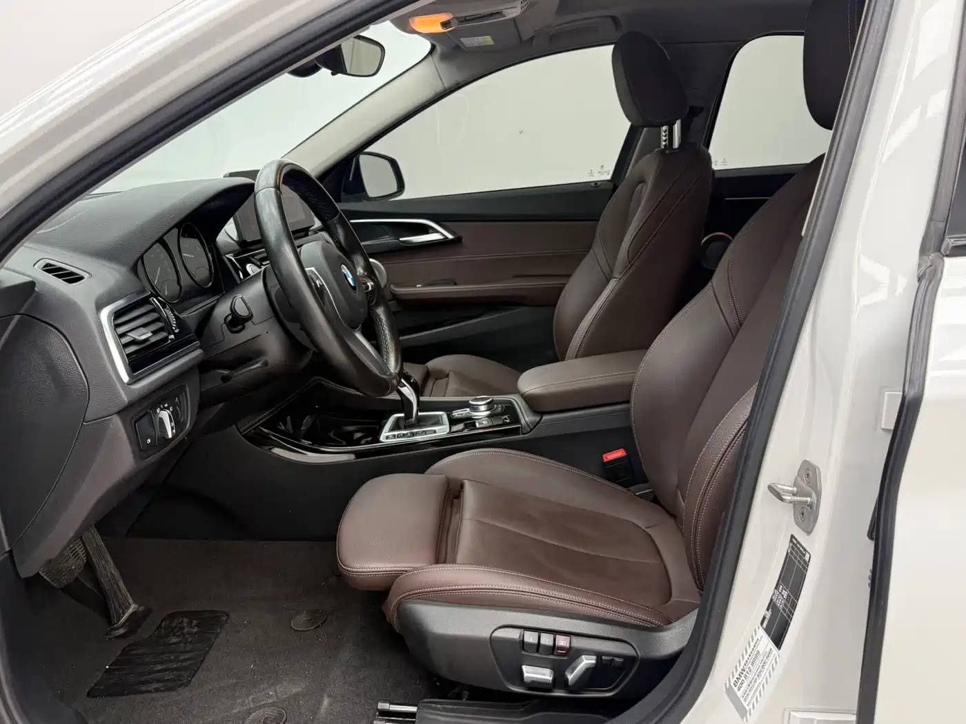 BMW 1 Series 2022 120i M Sport Shadow Edition фото 7