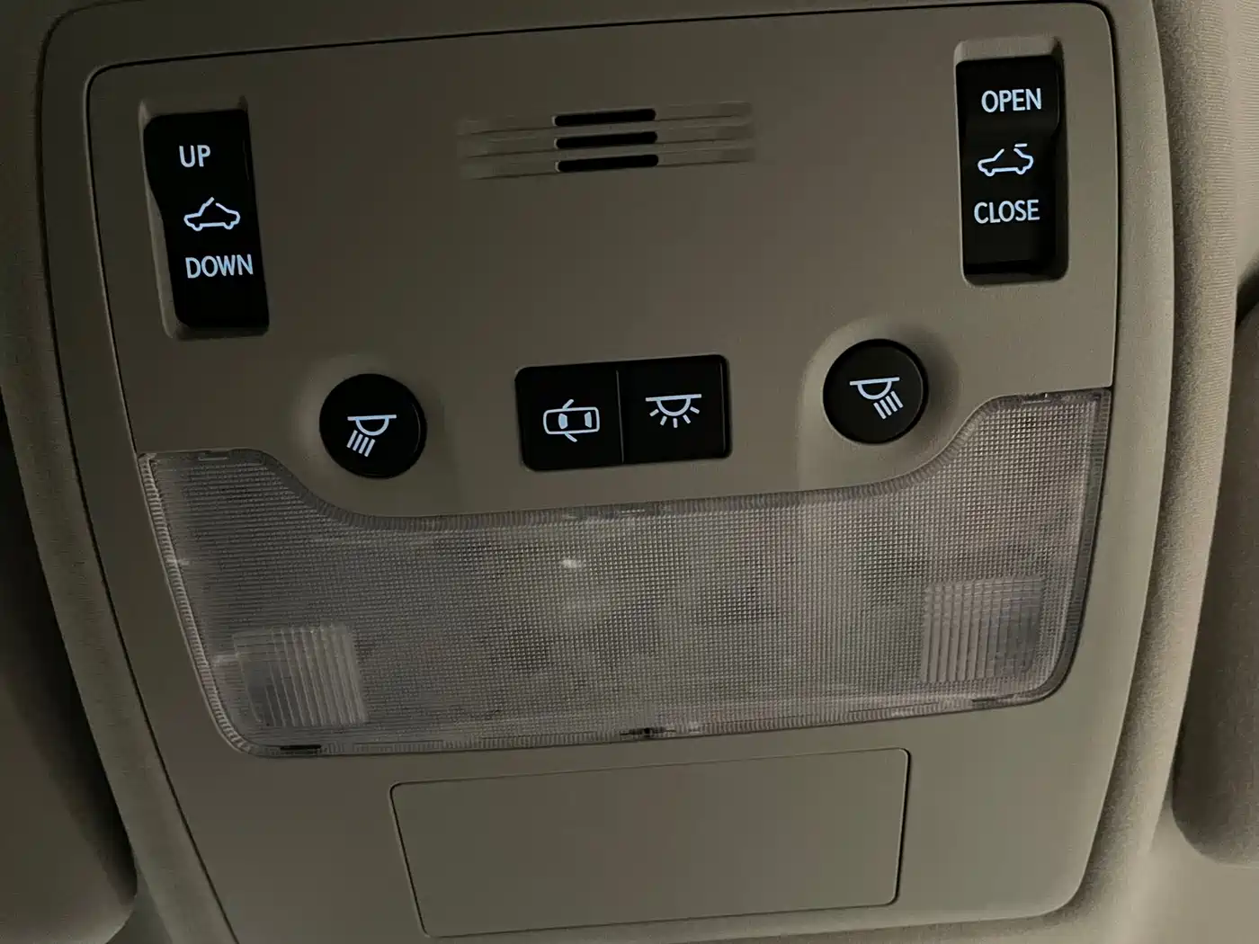 Фото 17 - Lexus ES