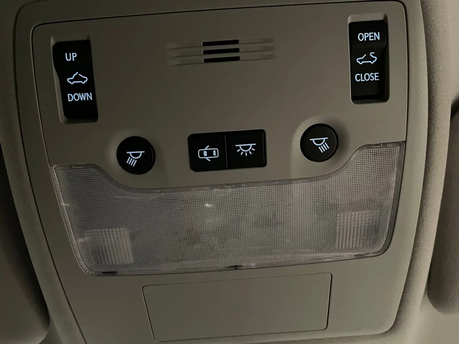 Фото 17 - Lexus ES