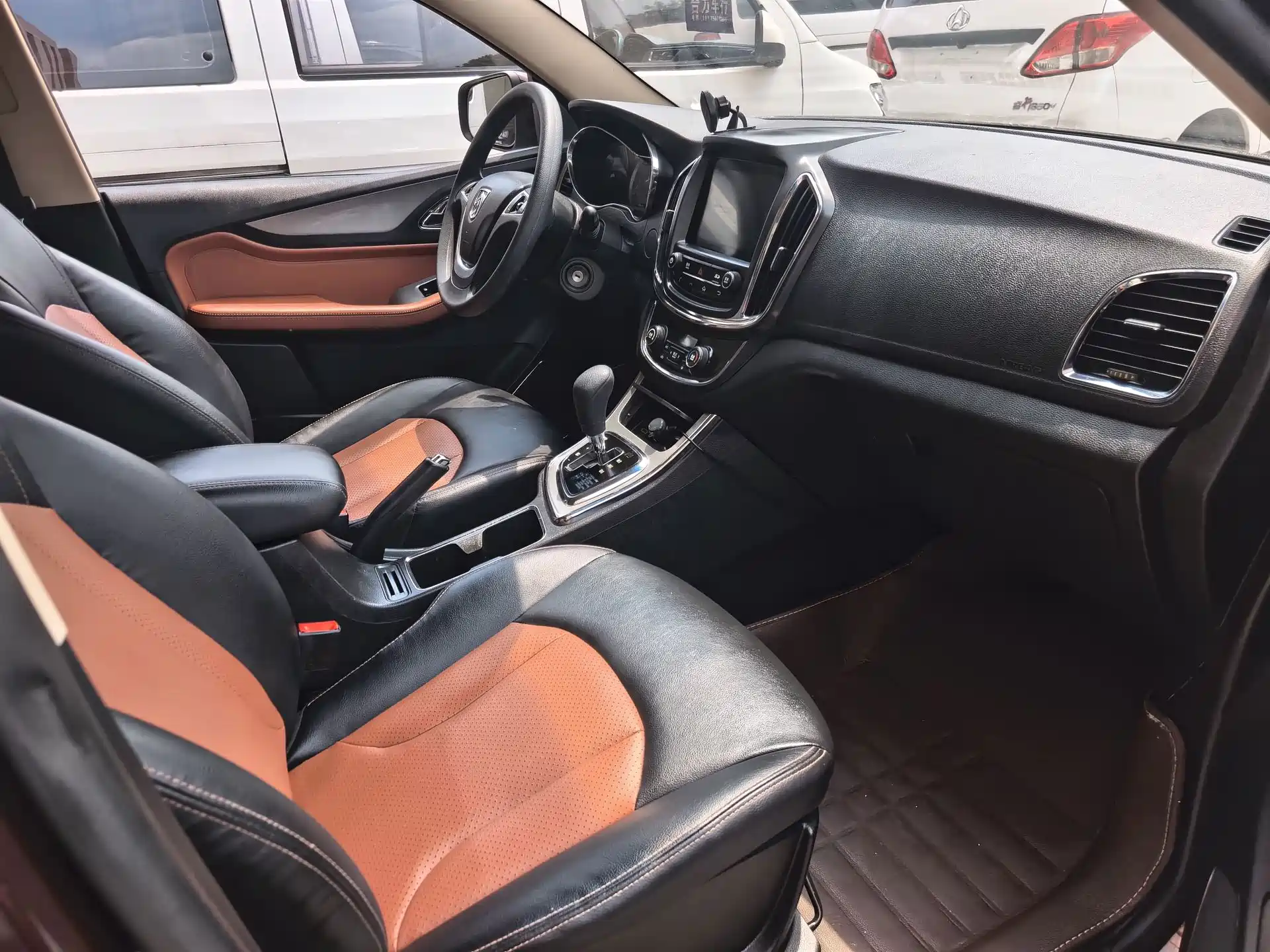 Фото 5 - Baojun 560