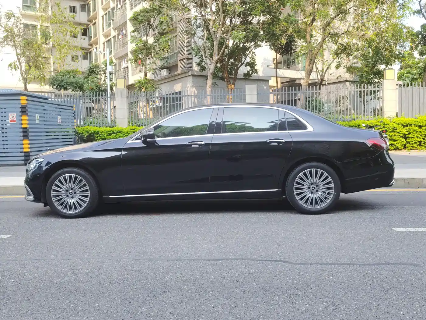 Mercedes-Benz E-Class 2021 E 300 L Fashion фото 4