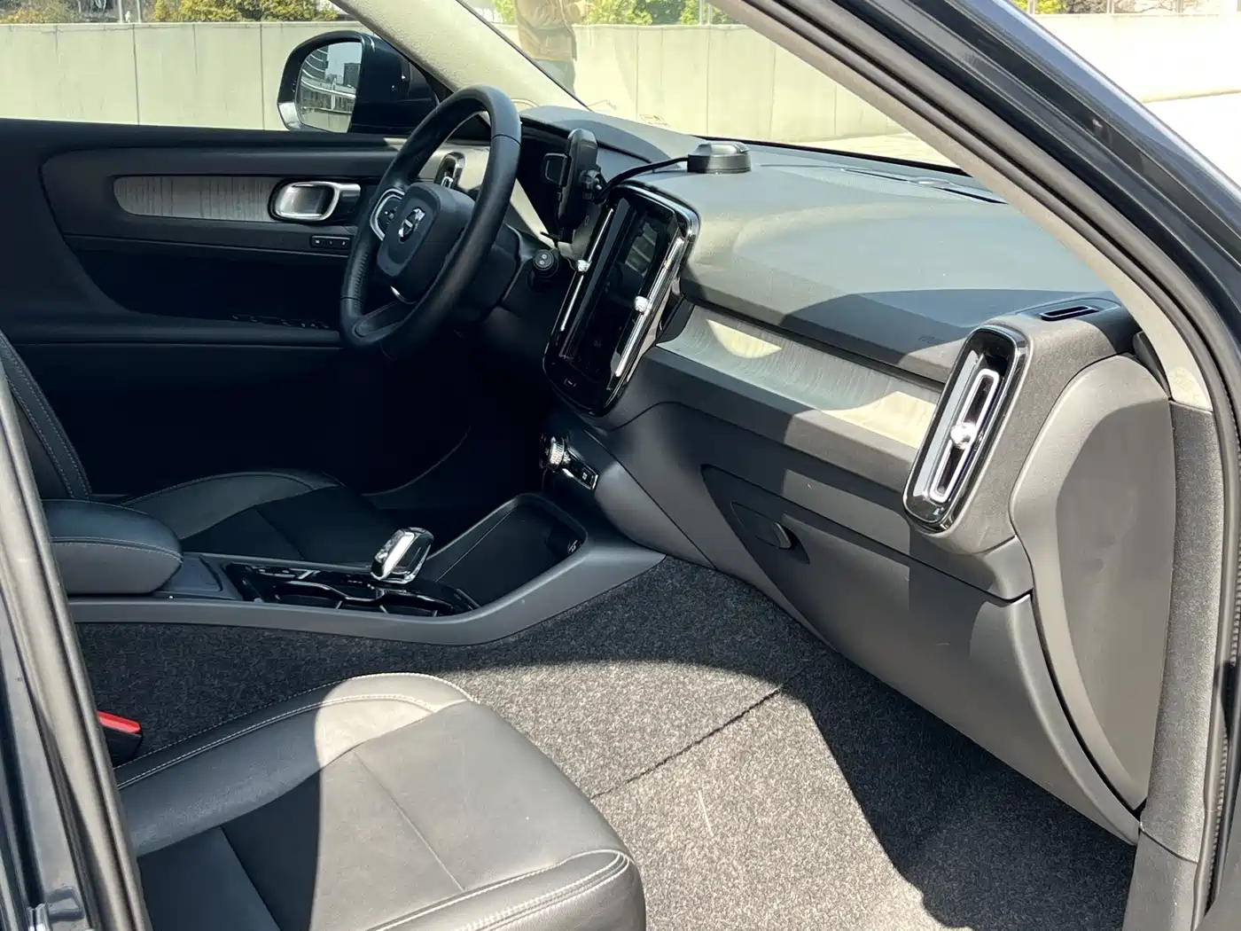 Фото 8 - Volvo XC40