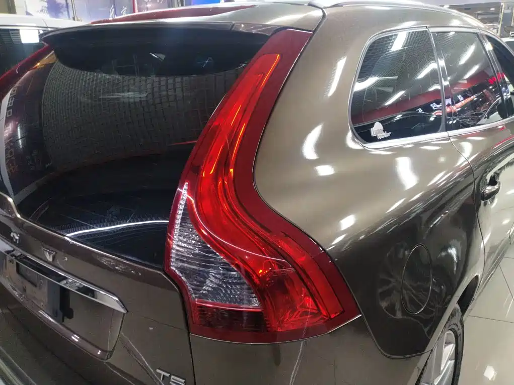 Фото 24 - Volvo XC60