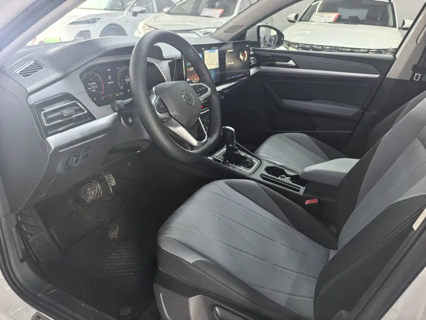 Volkswagen Lavida 2023 Facelift 1.5L Automatic 5 Million Edition фото 7