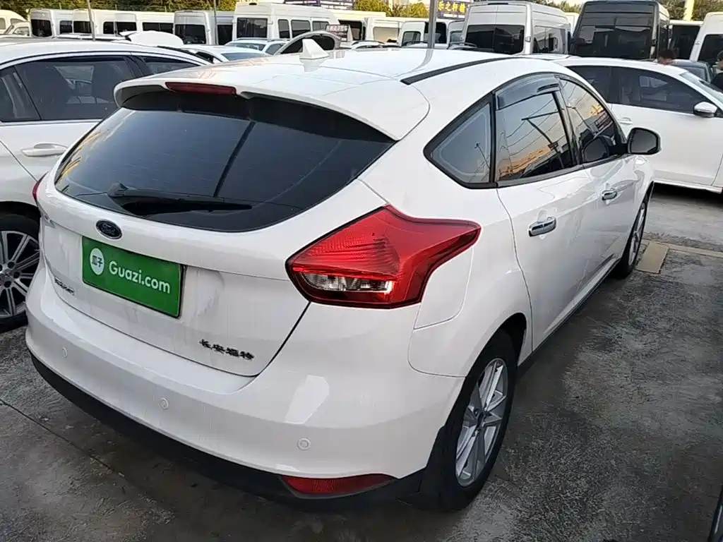 Фото 7 - Ford Focus
