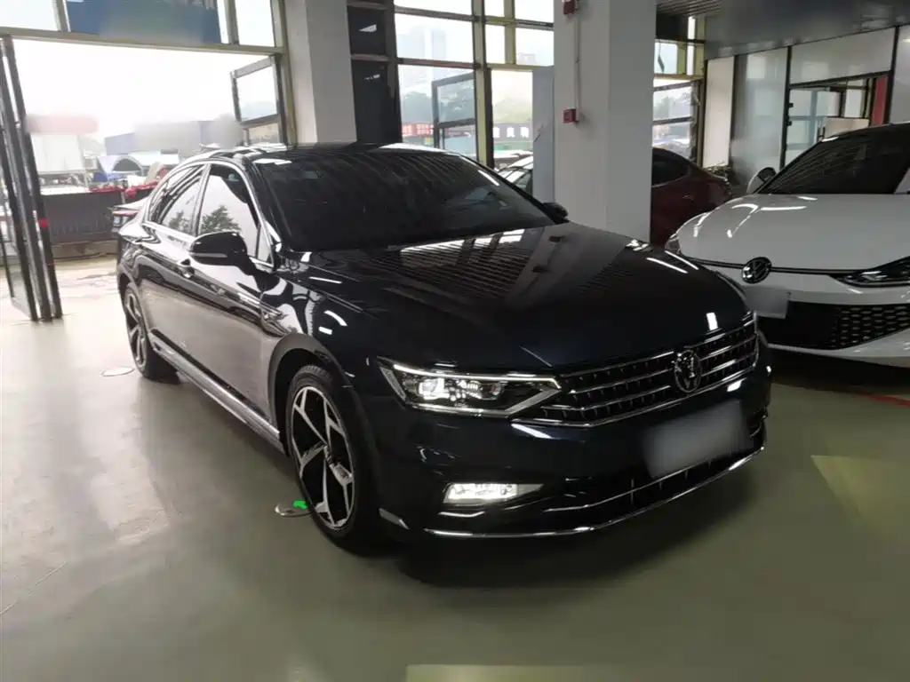 Volkswagen Magotan 2023 Model 2 Million Commemorative Edition 330TSI DSG Luxury фото 4