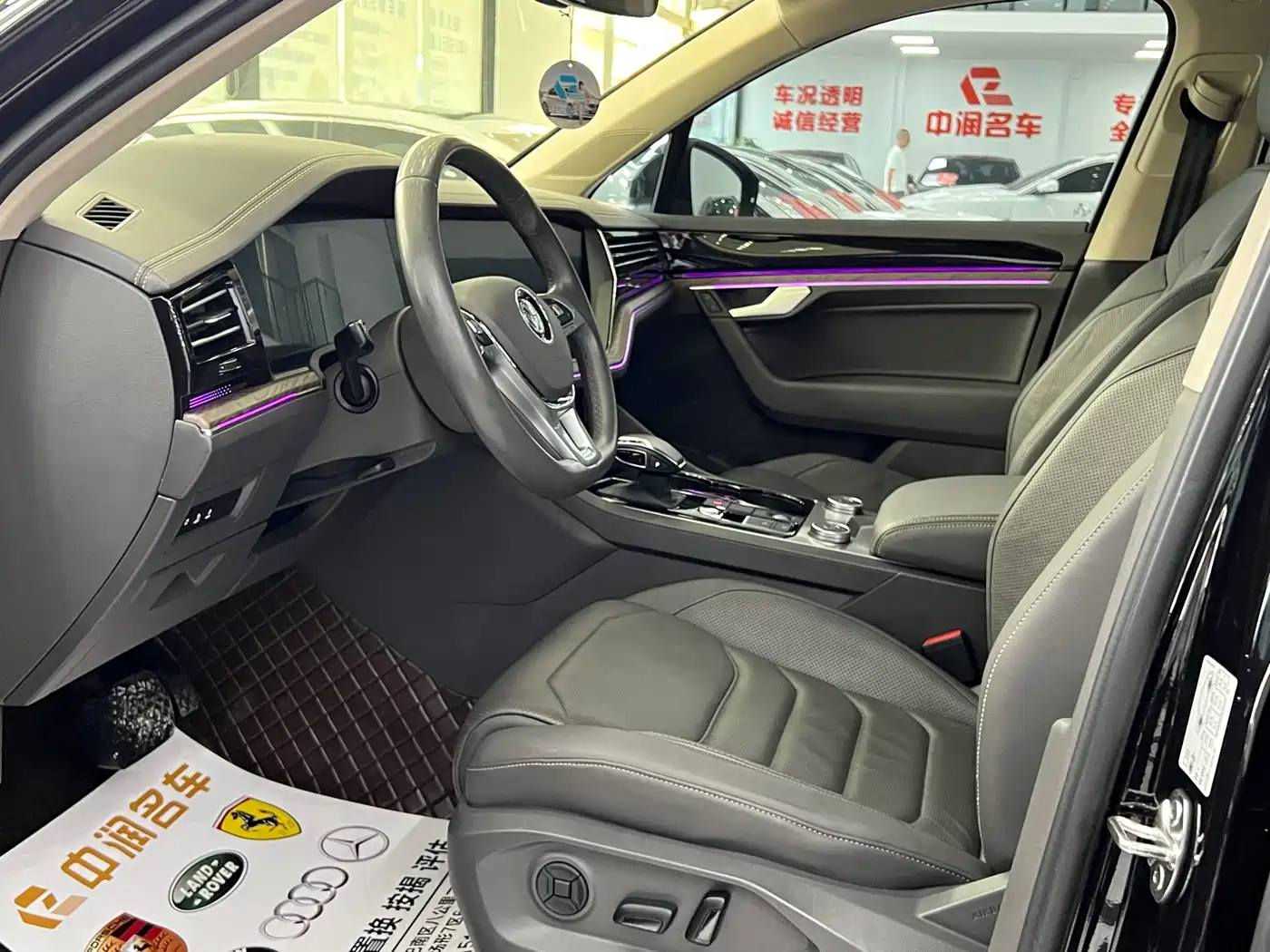 Volkswagen Touareg 2019 3.0TSI Sharp Edge Edition China VI фото 18