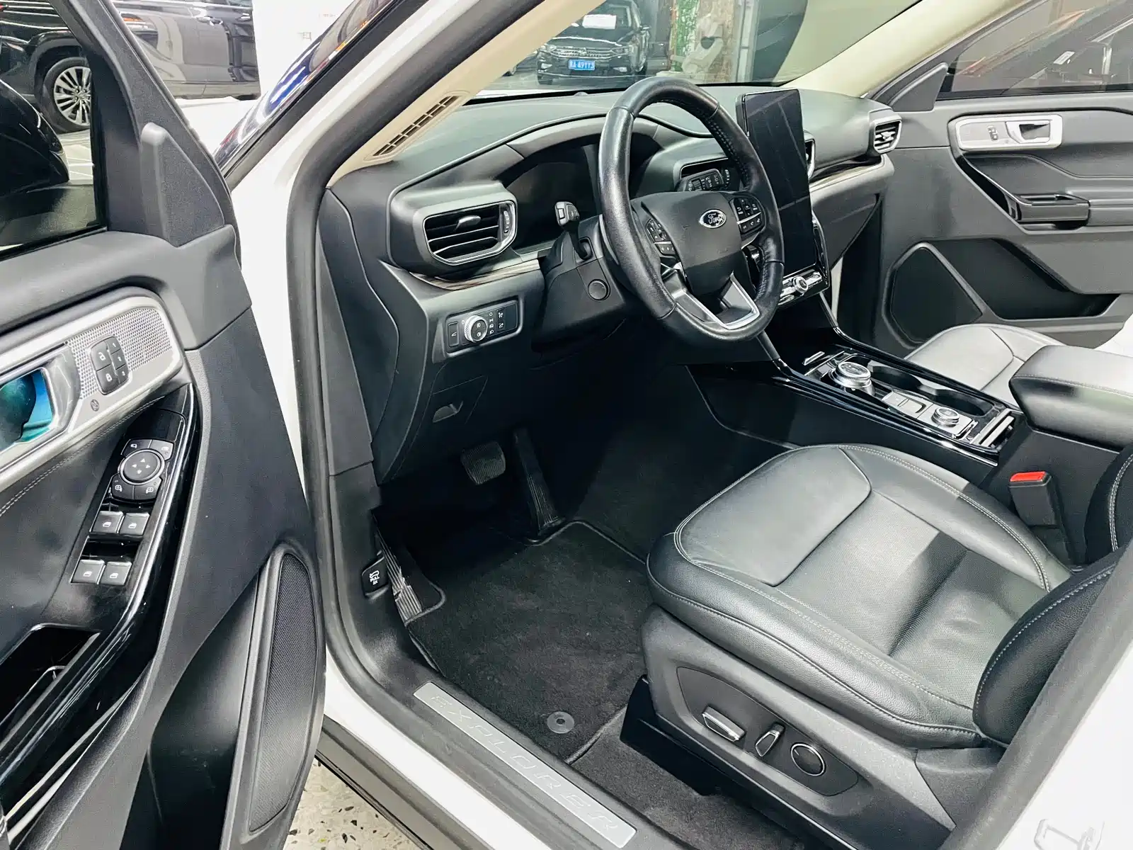 صورة 4 - Ford Explorer