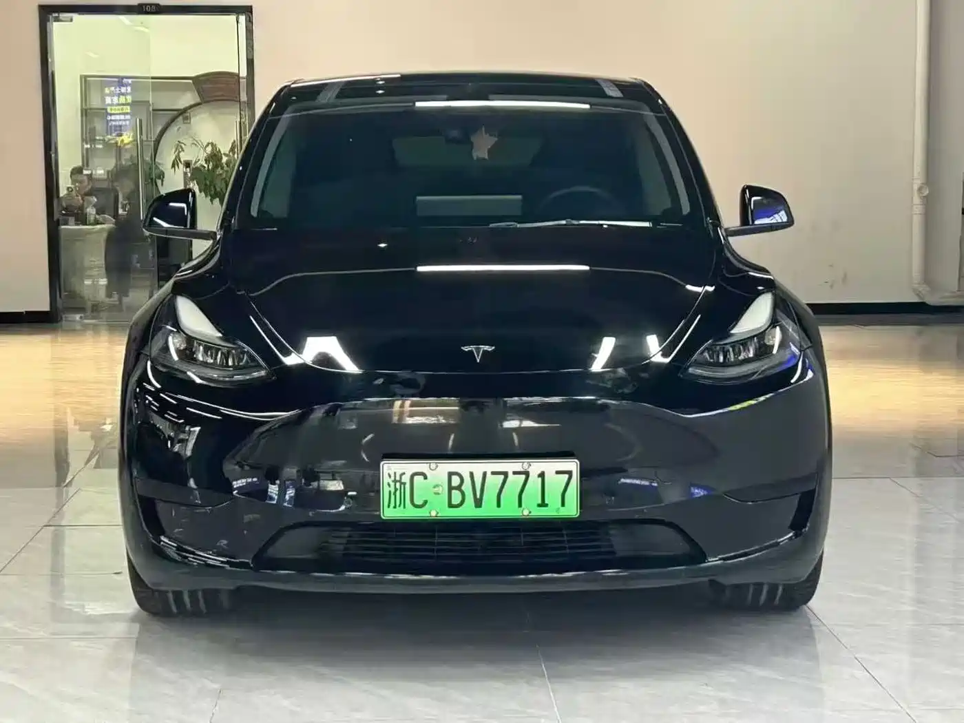 TESLA MODEL Y