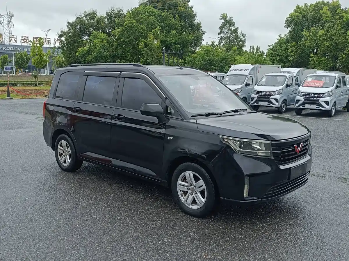 Wuling Motors Wuling Hongguang PLUS 2019 2019 1.5T Manual Luxury 7-seater