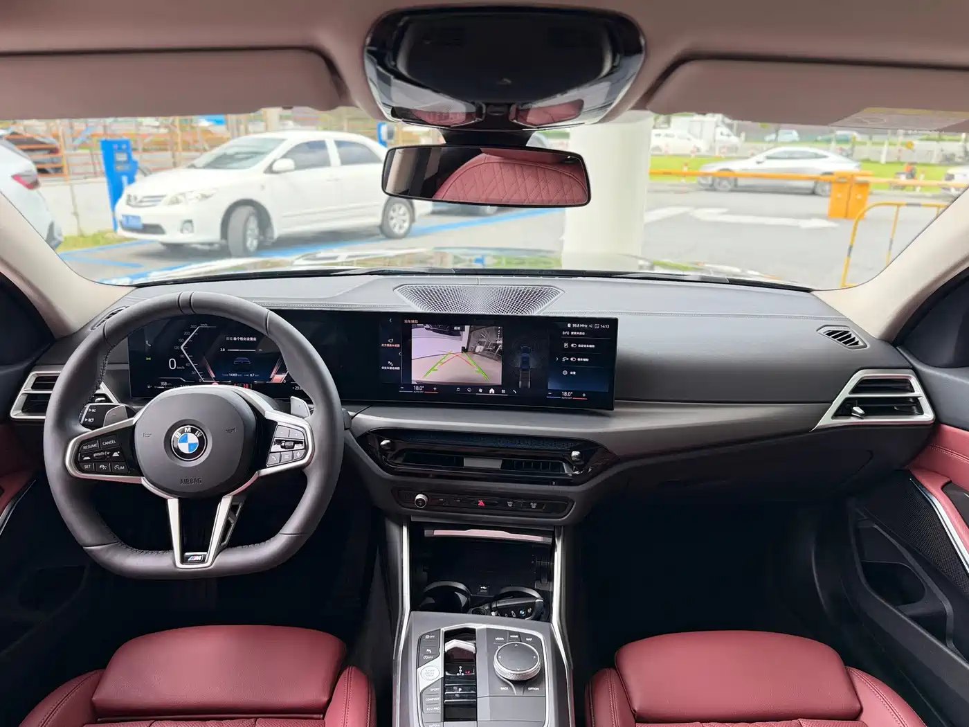 BMW 3 Series 2025 325i M Sport Package фото 10