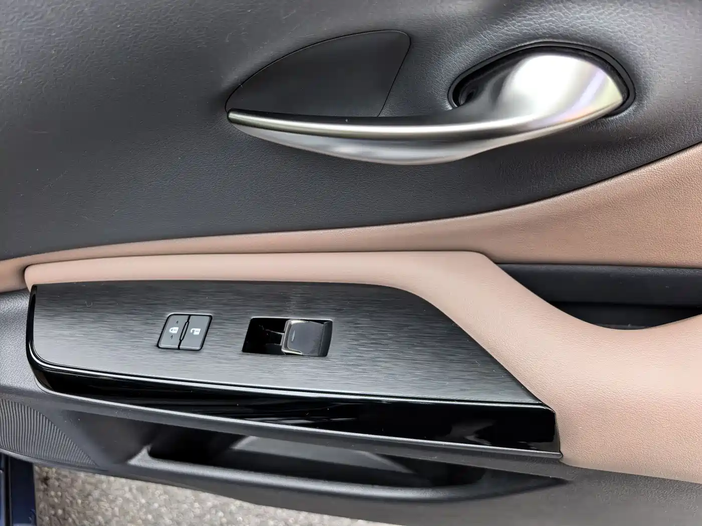 Lexus ES 2023 200 Excellence Edition фото 23