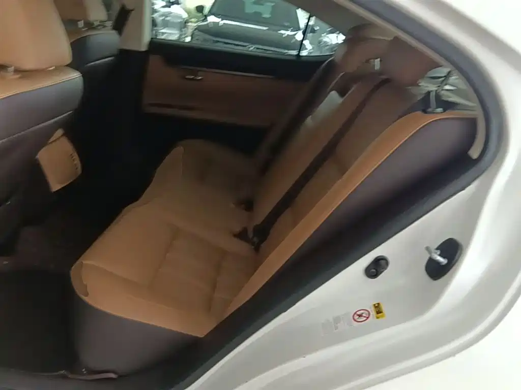 Lexus ES 2015 200 Elite Edition фото 17