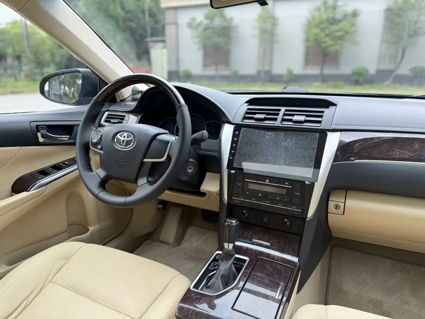 Toyota Camry 2016 2.0G 10th Anniversary Leading Edition фото 12