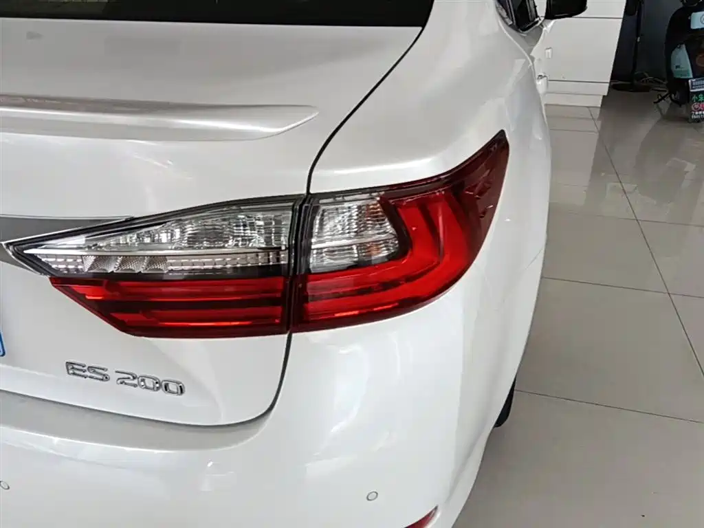 Lexus ES 2015 200 Elite Edition фото 8