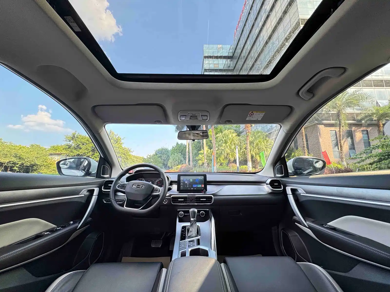 Фото 8 - Geely Coolray