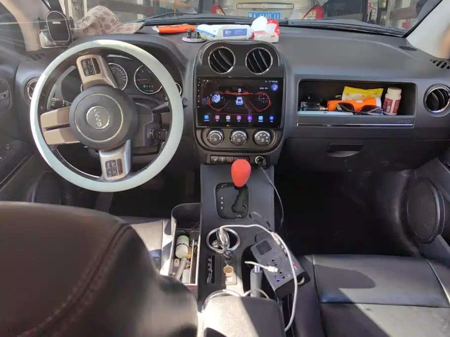 Photo 11 - Jeep Compass (Import)