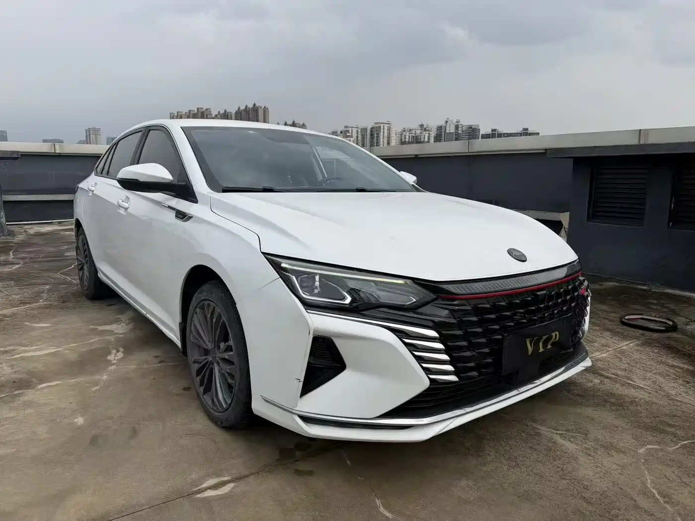 DONGFENG YI HYUN MAX