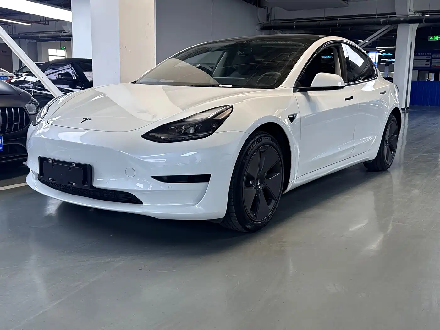 TESLA MODEL 3