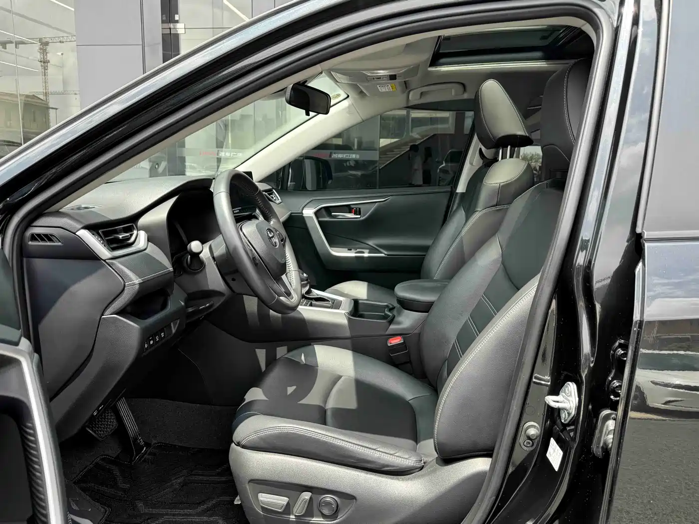 Toyota RAV4 Rongfang 2023 2.0L CVT FWD Style Plus Edition фото 4