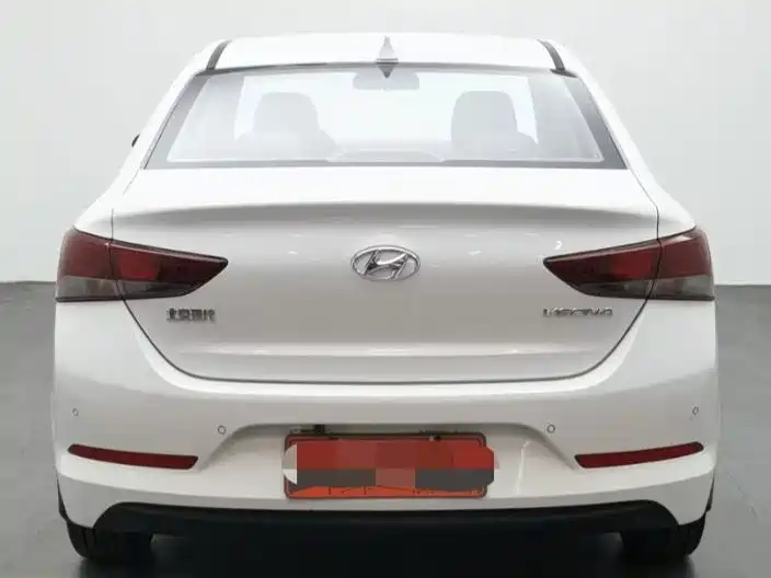 Photo 3 - Hyundai Verna