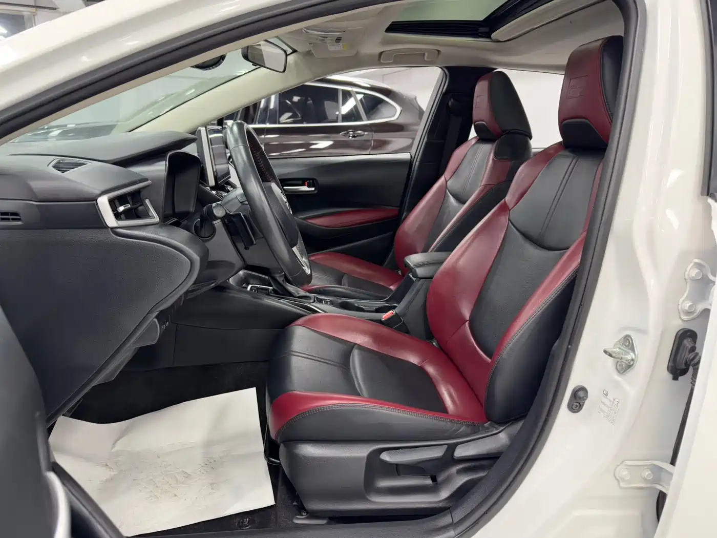 Toyota Corolla 2021 TNGA 1.5L CVT GR SPORT Edition фото 11