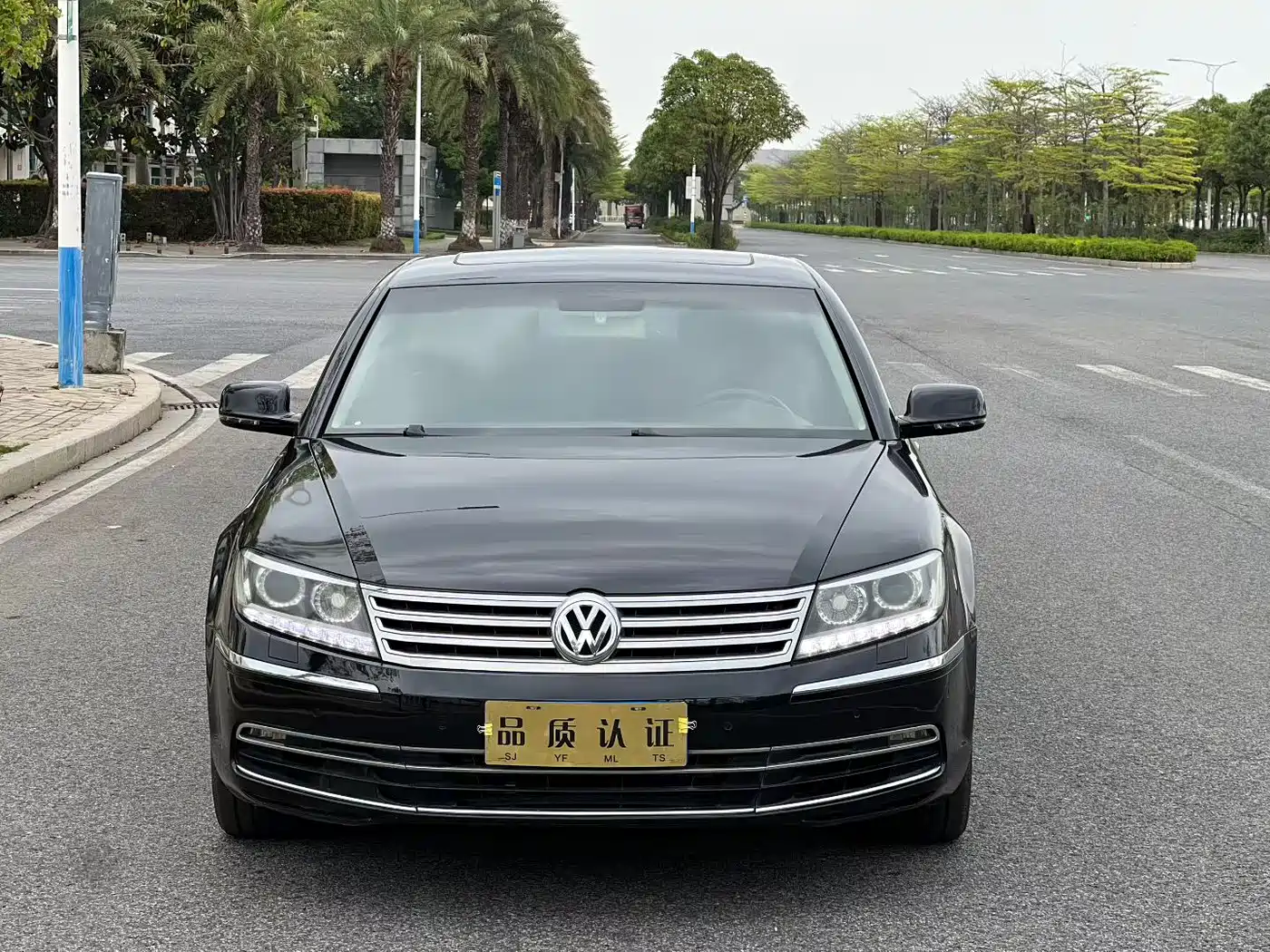 Volkswagen Phaeton 2015 Model 3.0L Smart Enjoyment Edition фото 2