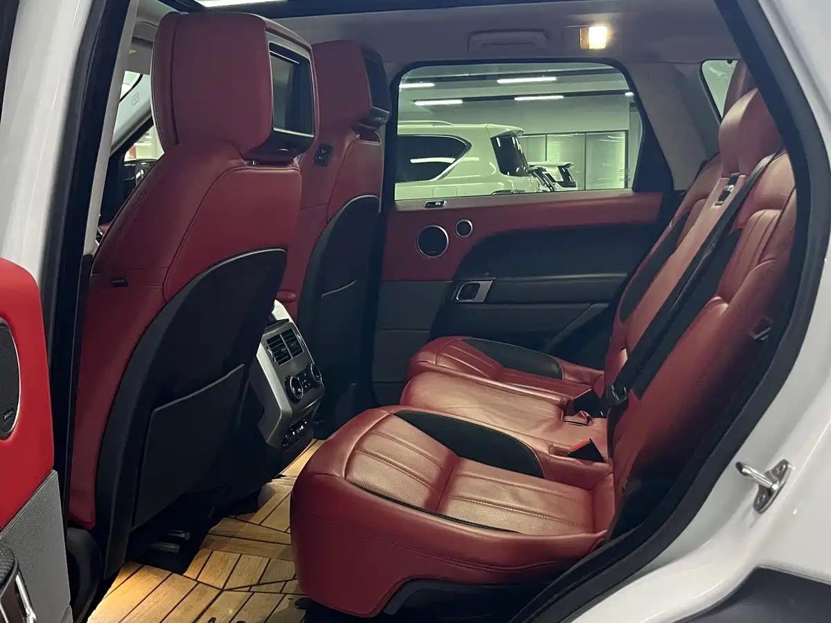 Land Rover Range Rover Sport 2021 3.0 L6 Gloss Black Edition фото 15